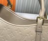 Женская кожаная сумка Louis Vuitton бежевая 36х26х12 2025