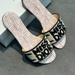 Женские текстильные шлепанцы Christian Dior бежевые с черным 2025