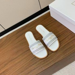 Женские кожаные шлепанцы Christian Dior белые с перфорацией 2025