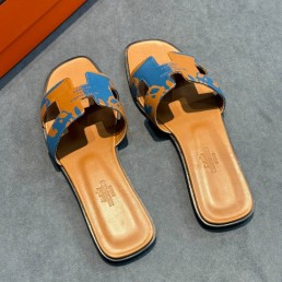 Женские кожаные шлепанцы Hermes Oran коричневые с синим 2025
