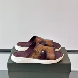 Мужские кожаные шлепанцы Berluti Shadow коричневые 2025