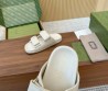 Женские кожаные шлепанцы Gucci белые со стразами 2025