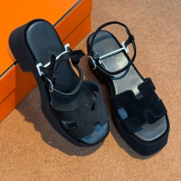 Женские велюровые босоножки Hermes черные на платформе 2025