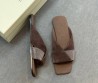 Женские замшевые шлепанцы Brunello Cucinelli коричневые с бусинами 2025
