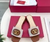 Женские комбинированные шлепанцы Valentino Vlogo Signature белые с коричневым 2025