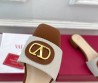 Женские комбинированные шлепанцы Valentino Vlogo Signature белые с коричневым 2025