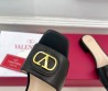 Женские кожаные шлепанцы Valentino Vlogo Signature черные 2025