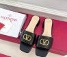 Женские кожаные шлепанцы Valentino Vlogo Signature черные 2025