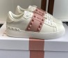 Женские кожаные кроссовки Valentino Rockstud Untitled белые с розовым 2025