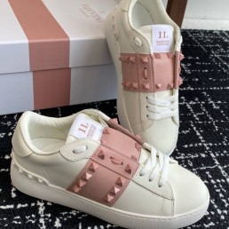 Женские кожаные кроссовки Valentino Rockstud Untitled белые с розовым 2025