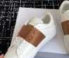 Женские кожаные кроссовки Valentino Rockstud Untitled белые с коричневым 2025