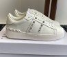 Женские кожаные кроссовки Valentino Rockstud Untitled белые 2025