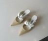 Женские кожаные мюли Jimmy Choo бежевые с белым каблук 8,5 см 2025
