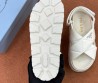Женские кожаные сандалии Prada белые на толстой подошве 2025
