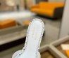 Женские кожаные шлепанцы Louis Vuitton х Murakami белые с бантом 2025