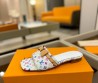 Женские кожаные шлепанцы Louis Vuitton х Murakami белые с бантом 2025