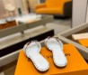Женские кожаные шлепанцы Louis Vuitton х Murakami белые с бантом 2025