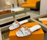 Женские кожаные шлепанцы Louis Vuitton х Murakami белые с бантом 2025