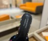 Женские кожаные шлепанцы Louis Vuitton х Murakami черные с бантом 2025