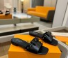 Женские кожаные шлепанцы Louis Vuitton х Murakami черные с лакированным бантом 2025