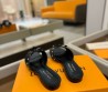 Женские кожаные шлепанцы Louis Vuitton х Murakami черные с лакированным бантом 2025