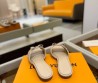 Женские кожаные шлепанцы Louis Vuitton х Murakami бежевые с бантом 2025