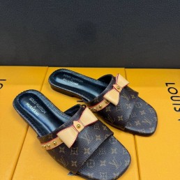 Женские кожаные шлепанцы Louis Vuitton х Murakami коричневые с бантом 2025