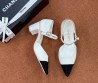 Женские текстильные туфли Chanel белые с черным носом 2025