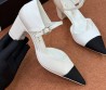 Женские текстильные туфли Chanel белые с черным носом 2025
