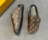 Женские кожаные мюли Louis Vuitton коричневые с монограммами 2025