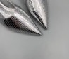 Женские кожаные босоножки Alaia серебристые 2025