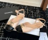 Женские кожаные босоножки Chanel Goatskin Grosgrain бежевые с черным лакированным носом 2025