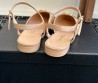 Женские кожаные босоножки Chanel Goatskin Grosgrain бежевые с черным лакированным носом 2025