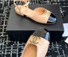 Женские кожаные босоножки Chanel Goatskin Grosgrain бежевые с черным лакированным носом 2025