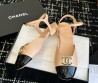 Женские кожаные босоножки Chanel Goatskin Grosgrain бежевые с черным лакированным носом 2025