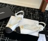 Женские кожаные босоножки Chanel Goatskin Grosgrain белые с черным текстильным носом 2025