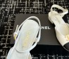 Женские кожаные босоножки Chanel Goatskin Grosgrain белые с черным текстильным носом 2025