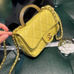 Женская кожаная сумка Chanel желтая 18х12х5 см 2025