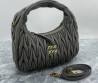 Женская кожаная сумка Miu Miu серая 27х16 2025