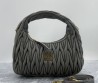 Женская кожаная сумка Miu Miu серая 27х16 2025