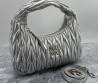 Женская кожаная сумка Miu Miu серебристая 27х16 2025