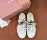 Женские текстильные кеды Miu Miu светло-желтые с разноцветными шнурками 2025