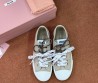 Женские текстильные кеды Miu Miu бежевые с разноцветными шнурками 2025