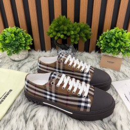 Мужские текстильные кеды Burberry коричневые в клетку 2025
