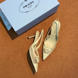 Женские комбинированные туфли Prada бежевые каблук 8 см 2025