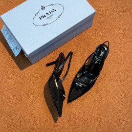 Женские комбинированные туфли Prada черные каблук 8 см 2025