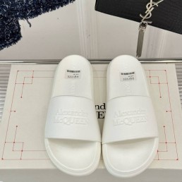 Мужские резиновые шлепанцы Alexander McQueen белые 2025
