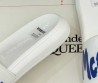 Мужские резиновые шлепанцы Alexander McQueen белые с синей надписью 2025