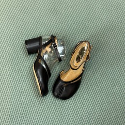 Женские кожаные туфли Maison Margiela черные 2025