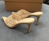 Женские текстильные мюли Gianvito Rossi бежевые с острым носком каблук 8,5 см 2025